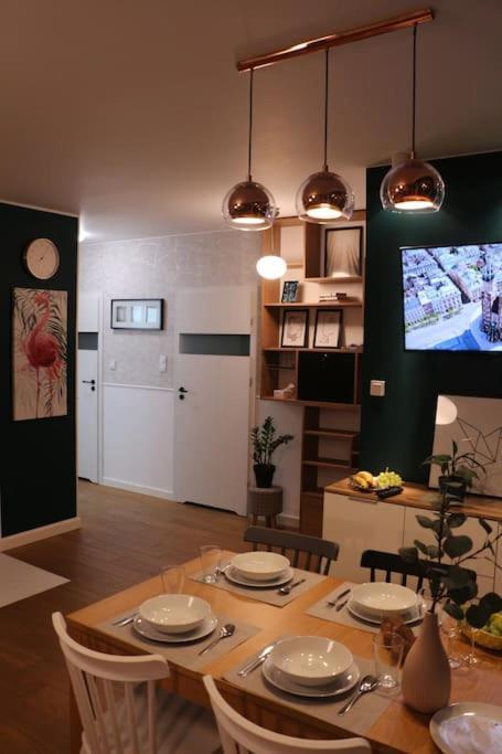 Apartment Comfy, Familly Friendly Apartment. Balcony. Garage. Warsaw